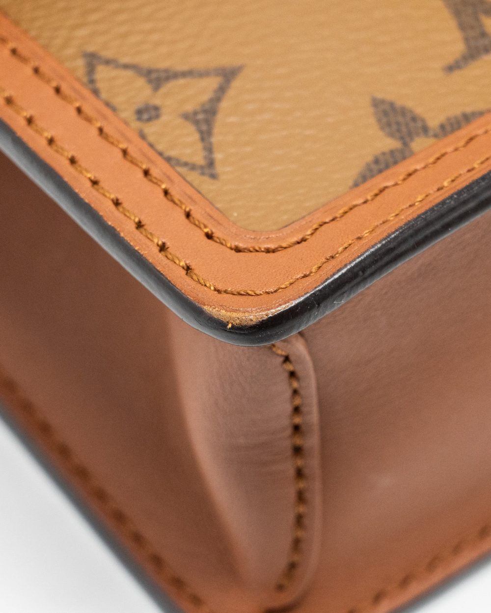 AAA Replica Louis Vuitton LV DAUPHINE CHAIN WALLET MONOGRAM REVERSE CANVAS GHW