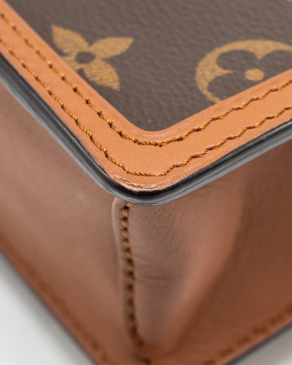 AAA Replica Louis Vuitton LV DAUPHINE CHAIN WALLET MONOGRAM REVERSE CANVAS GHW