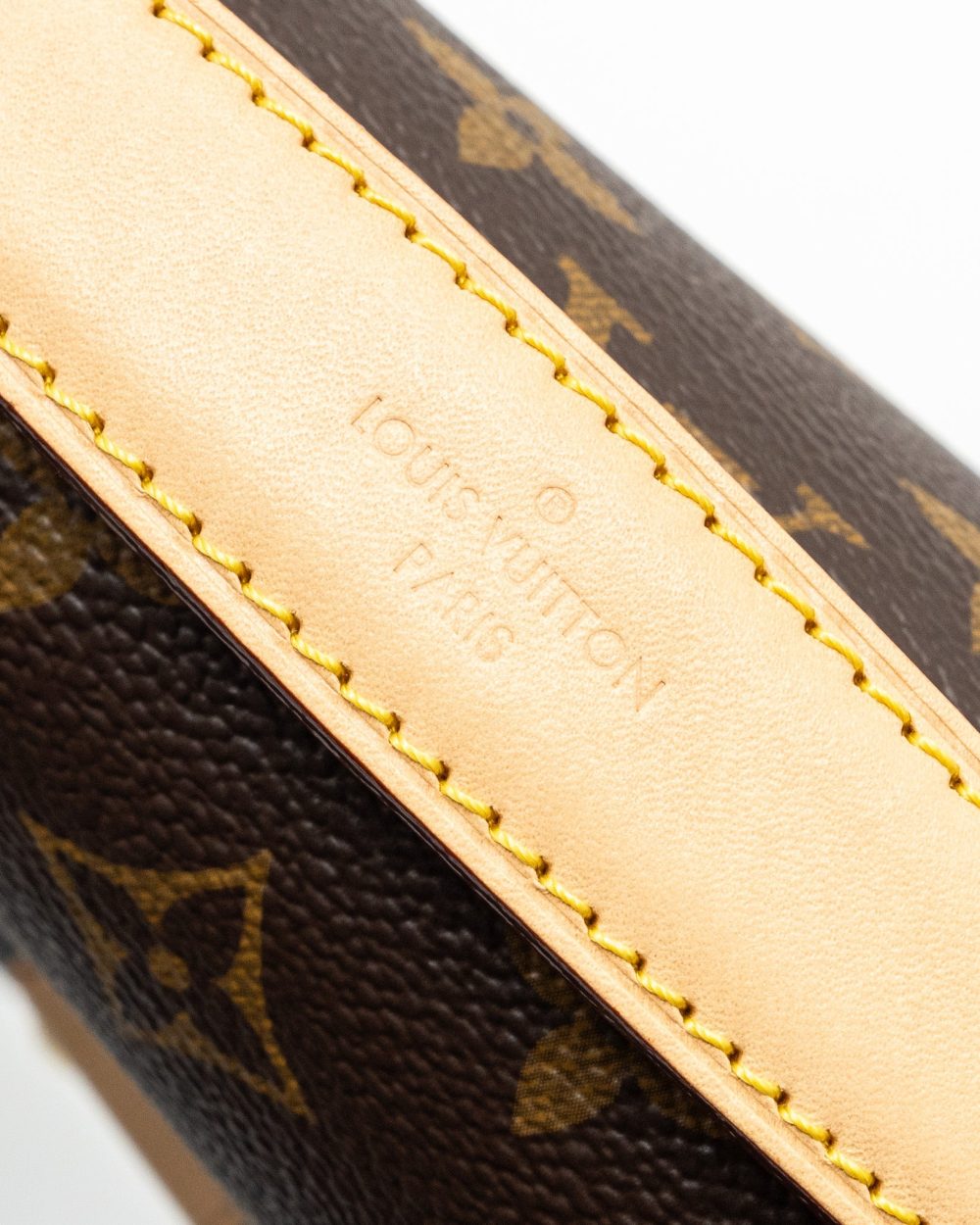 AAA Replica Louis Vuitton LV POCHETTE MÉTIS MONOGRAM CANVAS GHW