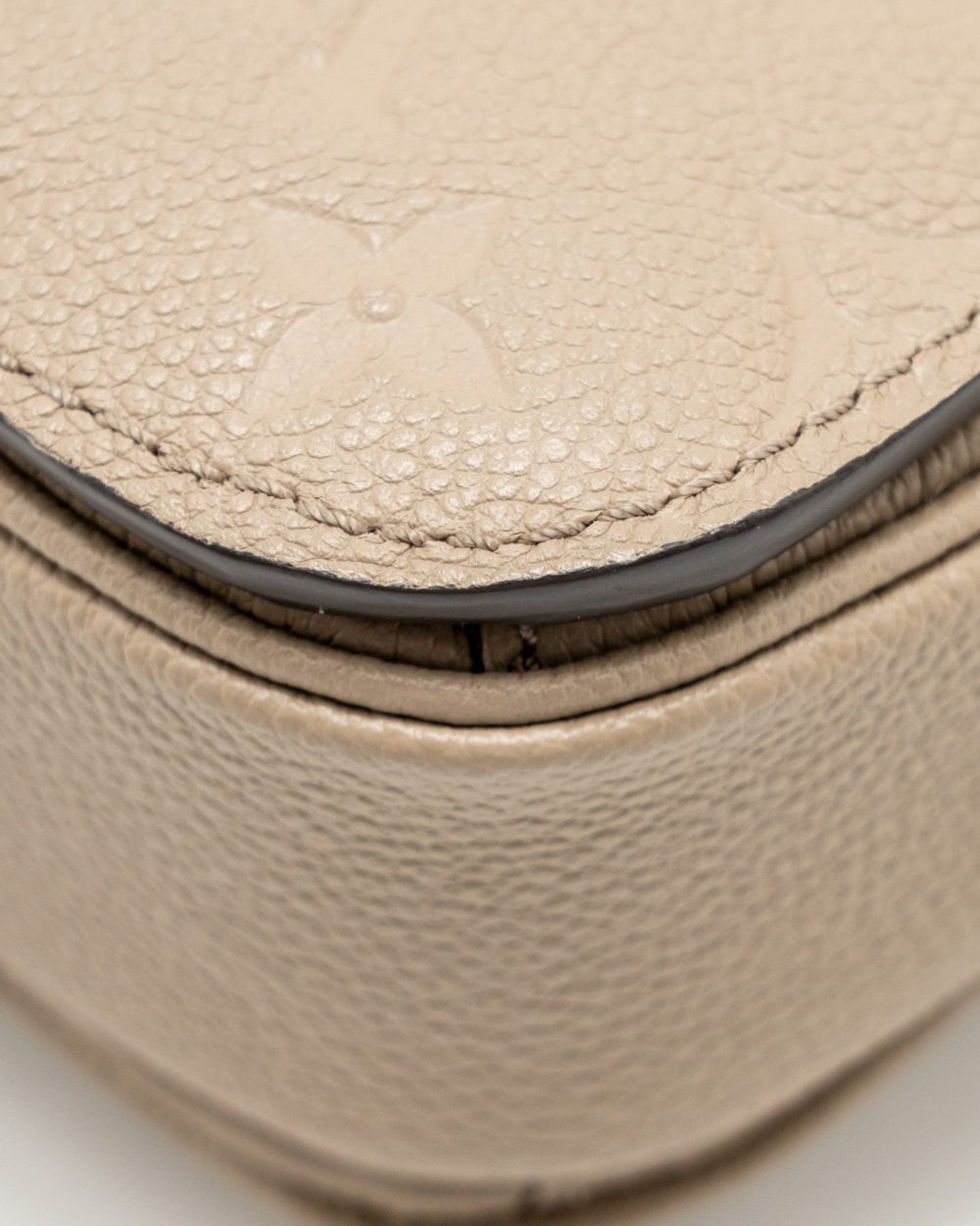 AAA Replica Louis Vuitton LV POCHETTE METIS MONOGRAM EMPREINTE TOURTERELLE GHW