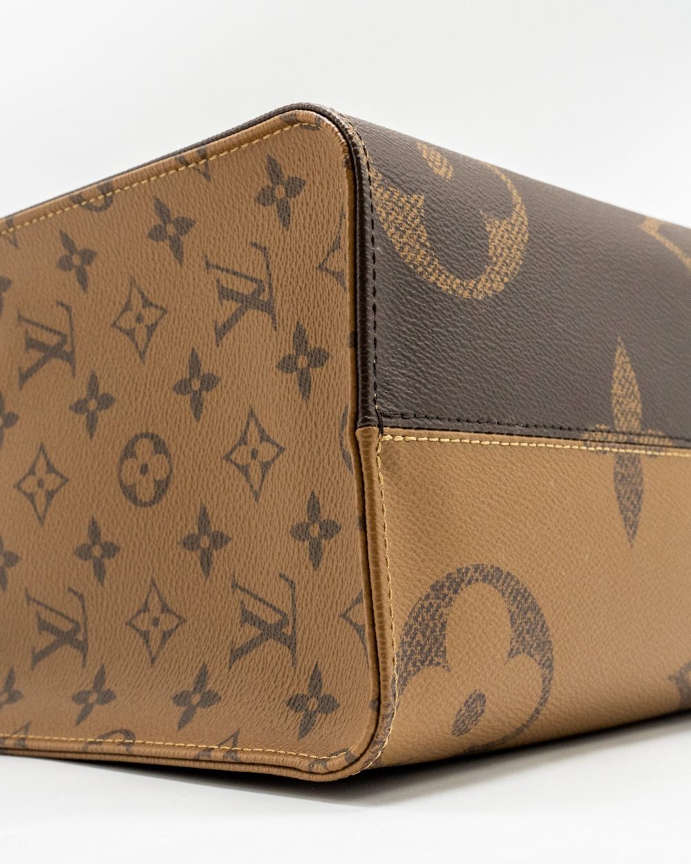 AAA Replica Louis Vuitton LV ONTHEGO MM MONOGRAM CANVAS GHW
