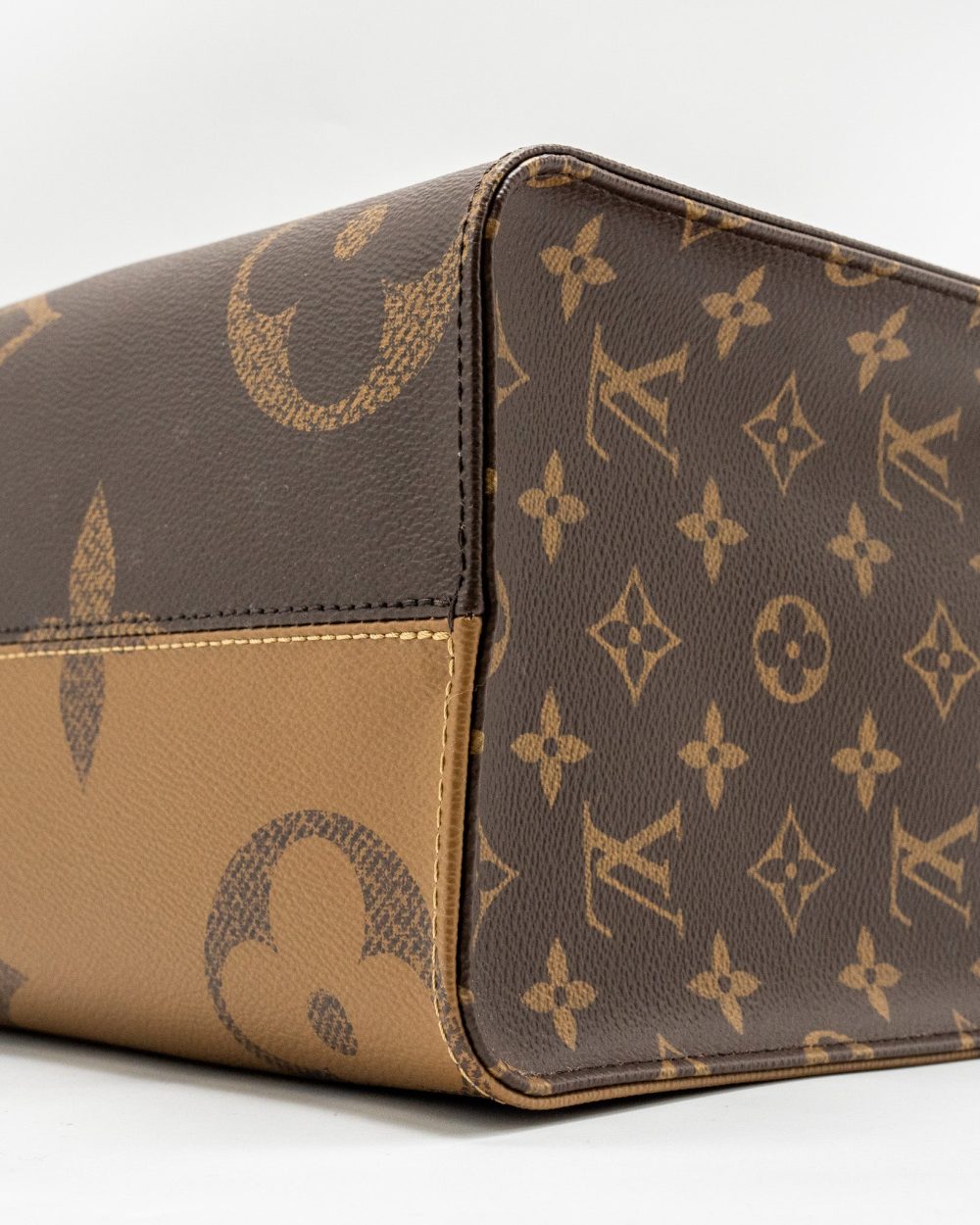 AAA Replica Louis Vuitton LV ONTHEGO MM MONOGRAM CANVAS GHW