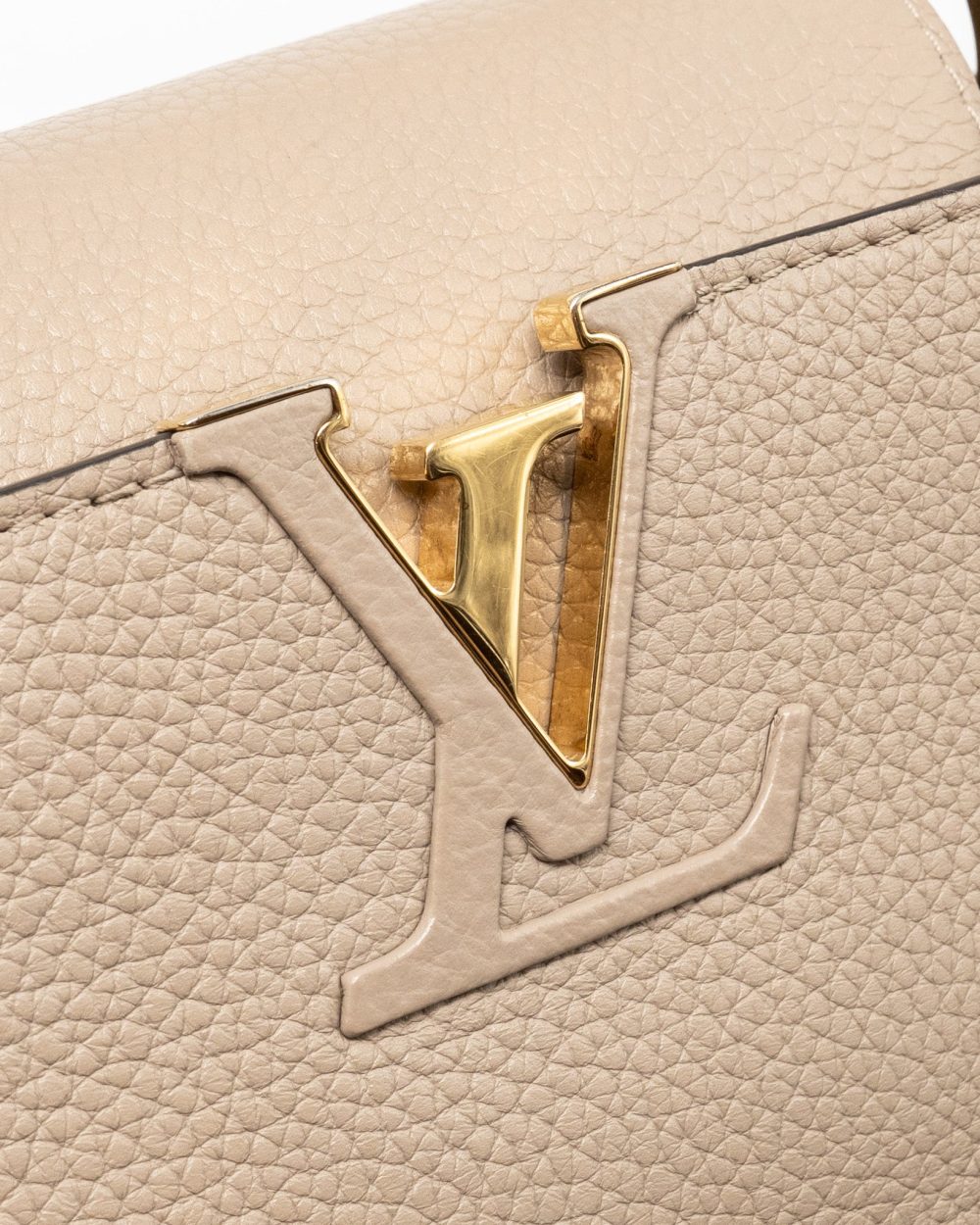 AAA Replica Louis Vuitton LV CAPUCINES MM TAURILLON LEATHER LIGHT GREY GHW