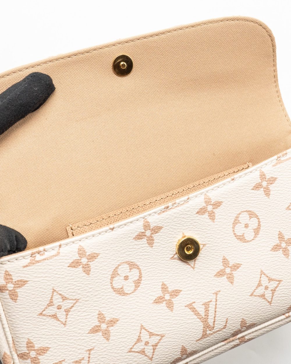 AAA Replica Louis Vuitton LV IVY WALLET ON CHAIN MONOGRAM CANVAS BEIGE/ CREAM GHW