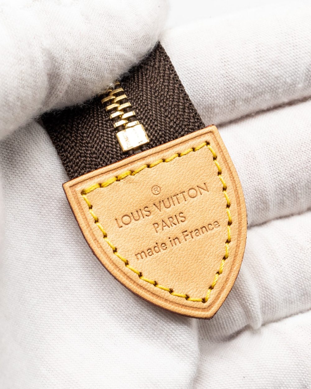 AAA Replica Louis Vuitton LV TOILETRY POCHETTE 26 MONOGRAM CANVAS GHW
