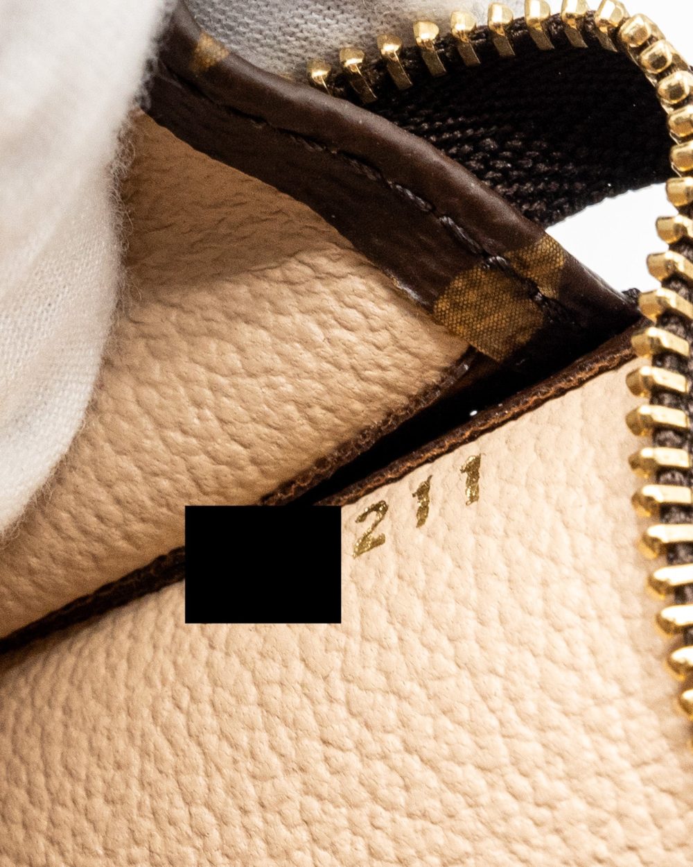 AAA Replica Louis Vuitton LV TOILETRY POCHETTE 26 MONOGRAM CANVAS GHW