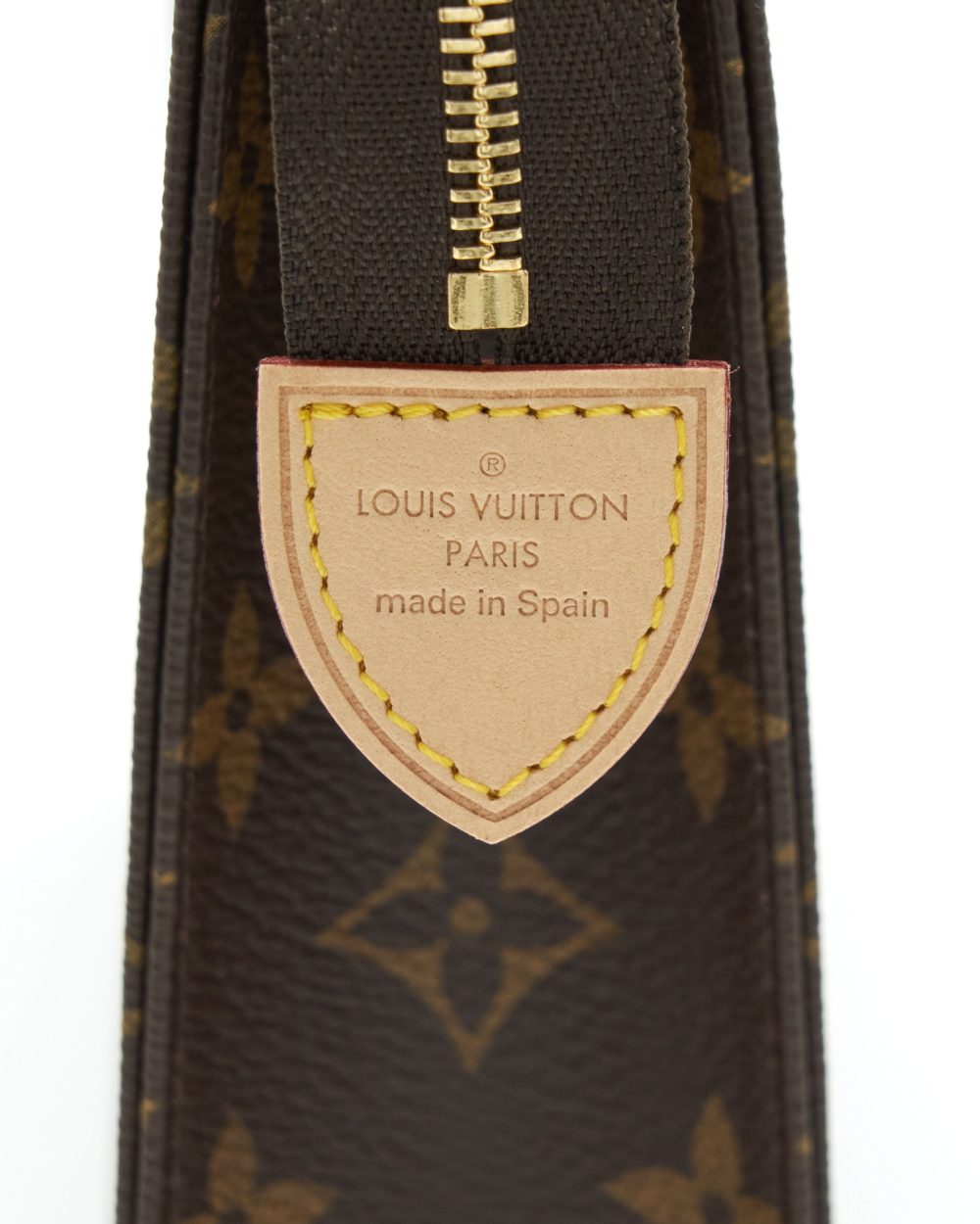 AAA Replica Louis Vuitton LV TOILETRY POCHETTE 26 MONOGRAM CANVAS GHW