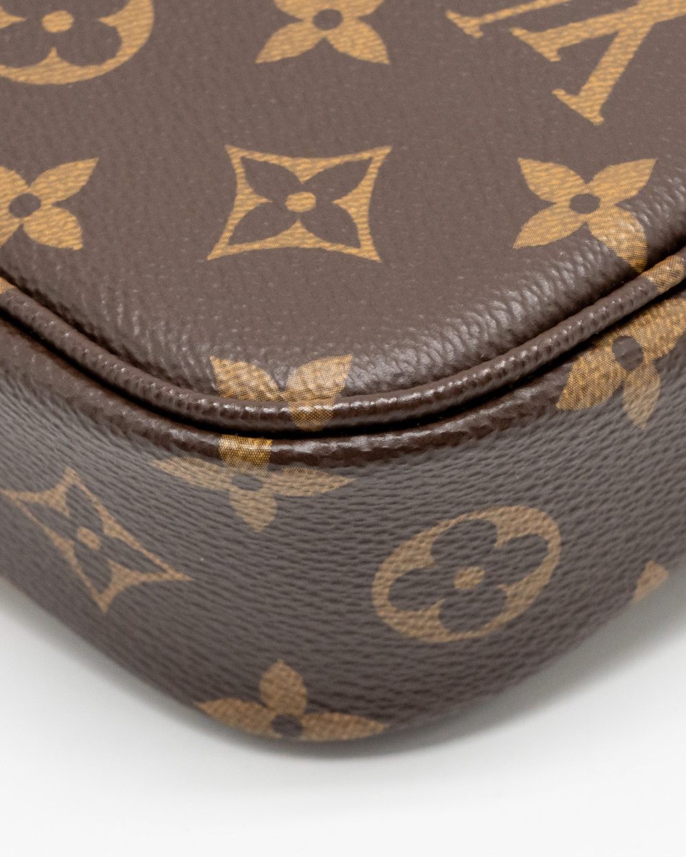 AAA Replica Louis Vuitton LV IVY WALLET ON CHAIN MONOGRAM CANVAS GHW