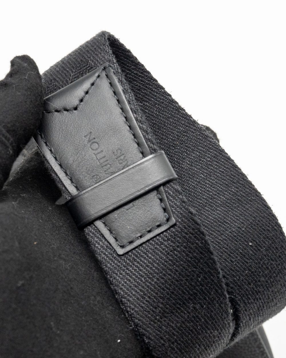 AAA Replica Louis Vuitton LV AEROGRAM TAKEOFF SLING BLACK GRAINED CALFSKIN BLACK HARDWARE