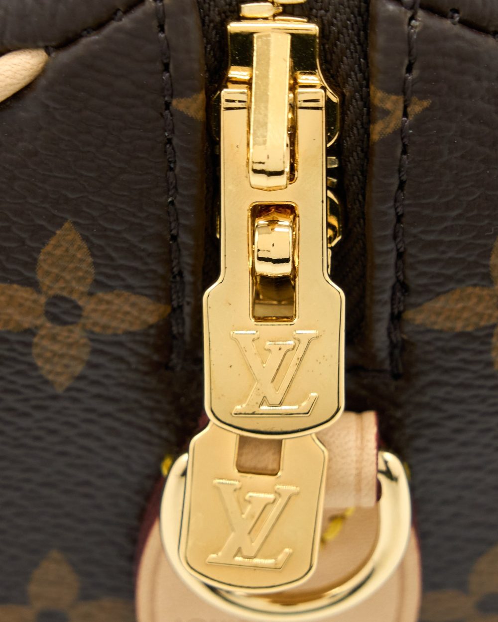 AAA Replica Louis Vuitton LV SPEEDY BANDOULIERE 20 MONOGRAM CANVAS WITH FUCHSIA STRAP