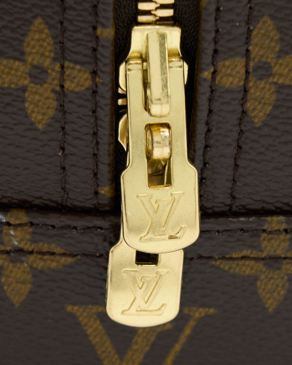 AAA Replica Louis Vuitton LV DEAUVILLE BAG MONOGRAM CANVAS GHW