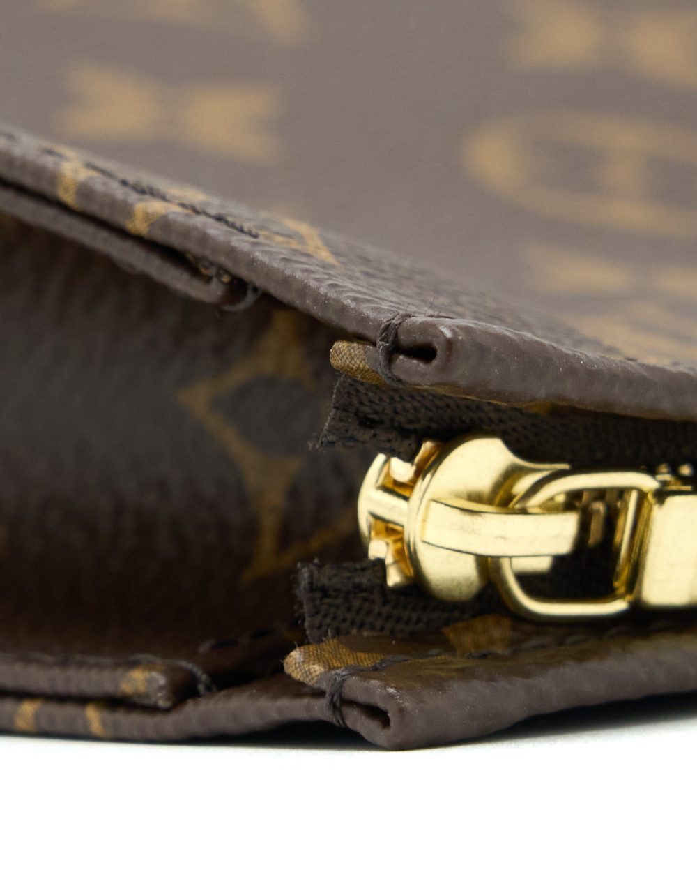 AAA Replica Louis Vuitton LV TOILETRY POCHETTE 26 MONOGRAM CANVAS GHW