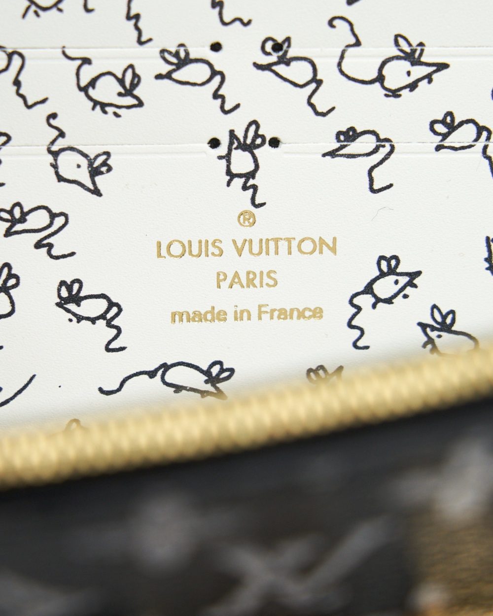 AAA Replica Louis Vuitton LV TWIST CHAIN WALLET MONOGRAM CATOGRAM CAT BLACK