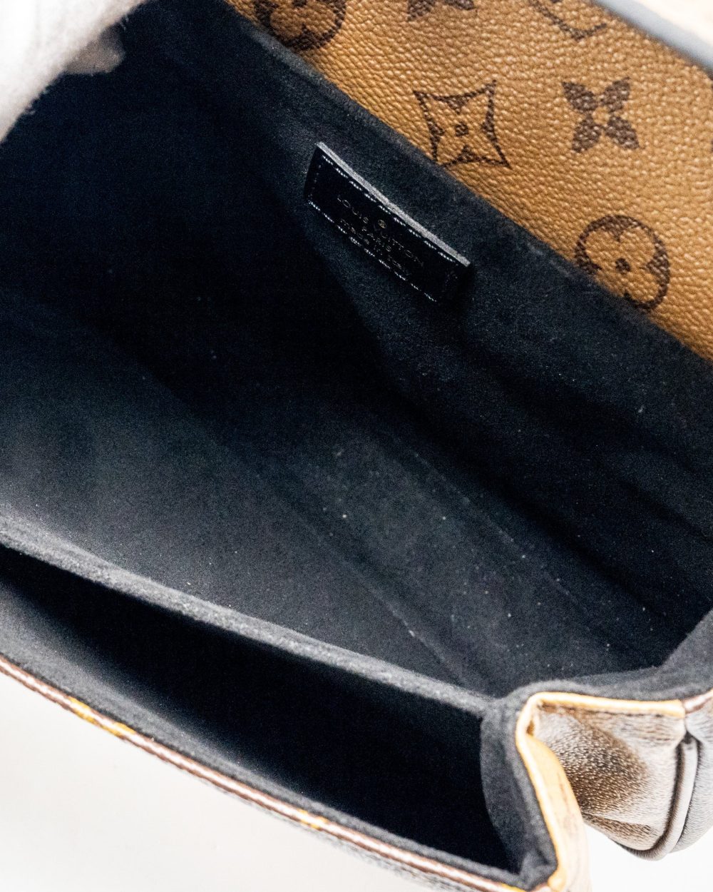 AAA Replica Louis Vuitton LV POCHETTE METIS MONOGRAM REVERSE CANVAS GHW