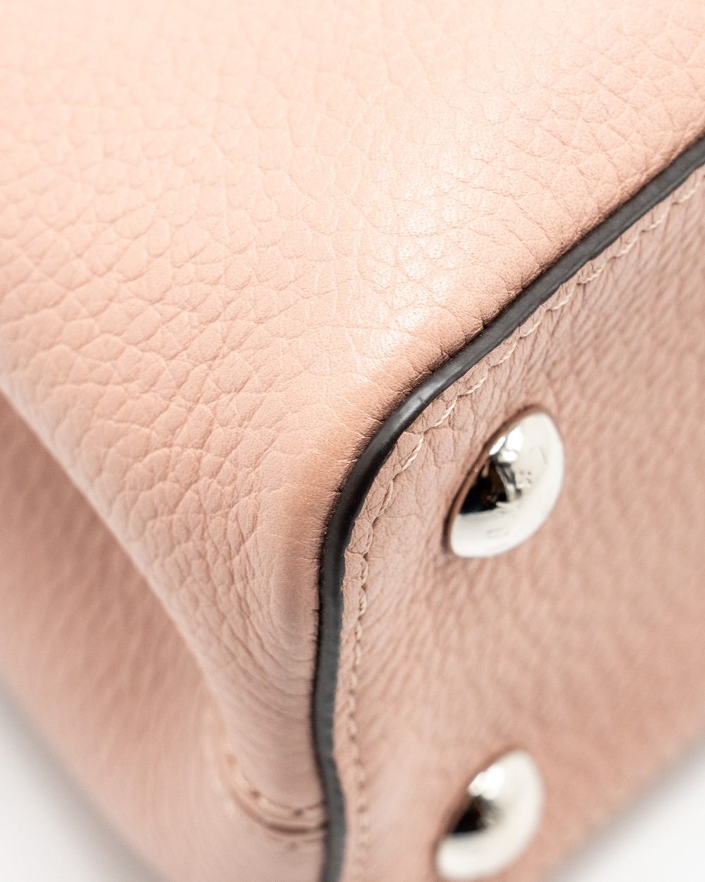 AAA Replica Louis Vuitton LV CAPUCINES MM TAURILLON PINK SHW