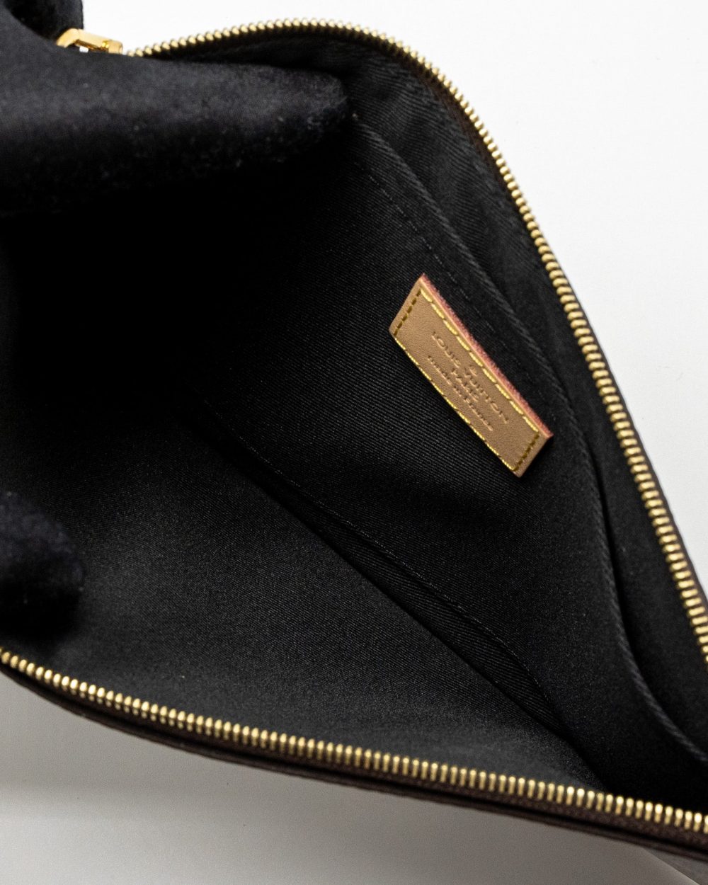 AAA Replica Louis Vuitton LV CARRY IT LIMITED EDITION MONOGRAM CANVAS GHW