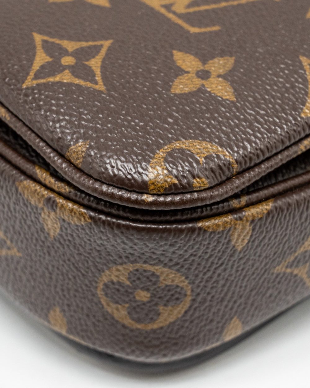 AAA Replica Louis Vuitton LV POCHETTE METIS MONOGRAM CANVAS GHW