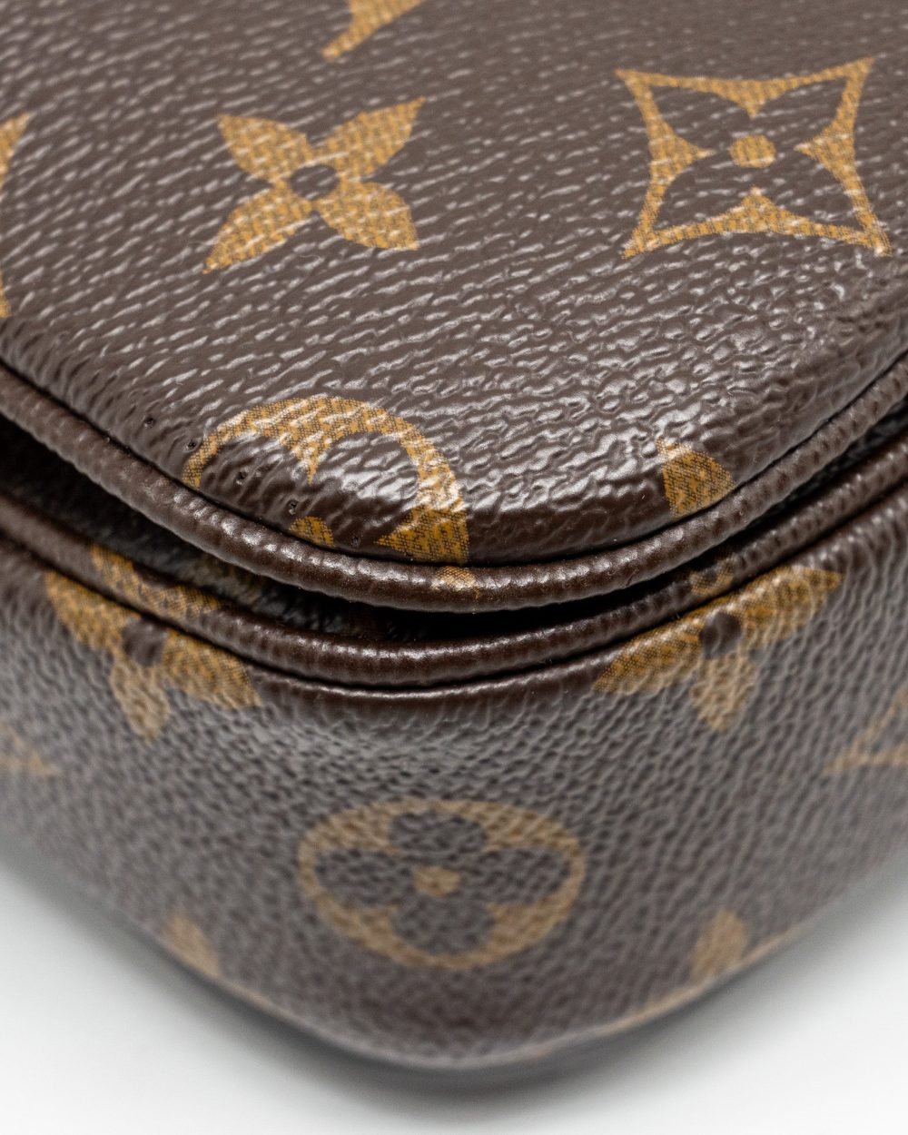 AAA Replica Louis Vuitton LV POCHETTE METIS MONOGRAM CANVAS GHW