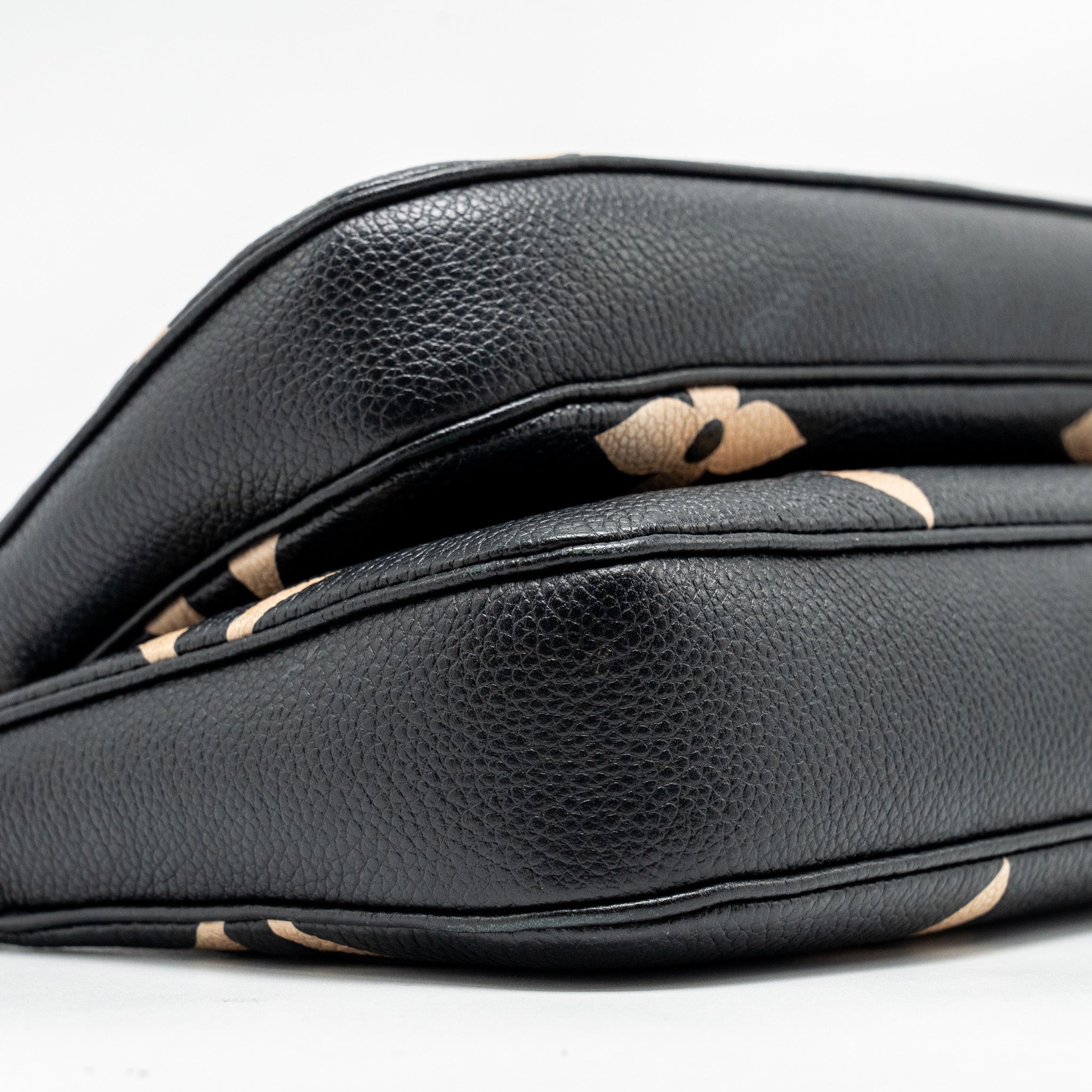 AAA Replica Louis Vuitton LV MULTI POCHETTE ACCESSORIES BICOLOUR MONOGRAM EMPREINTE GHW