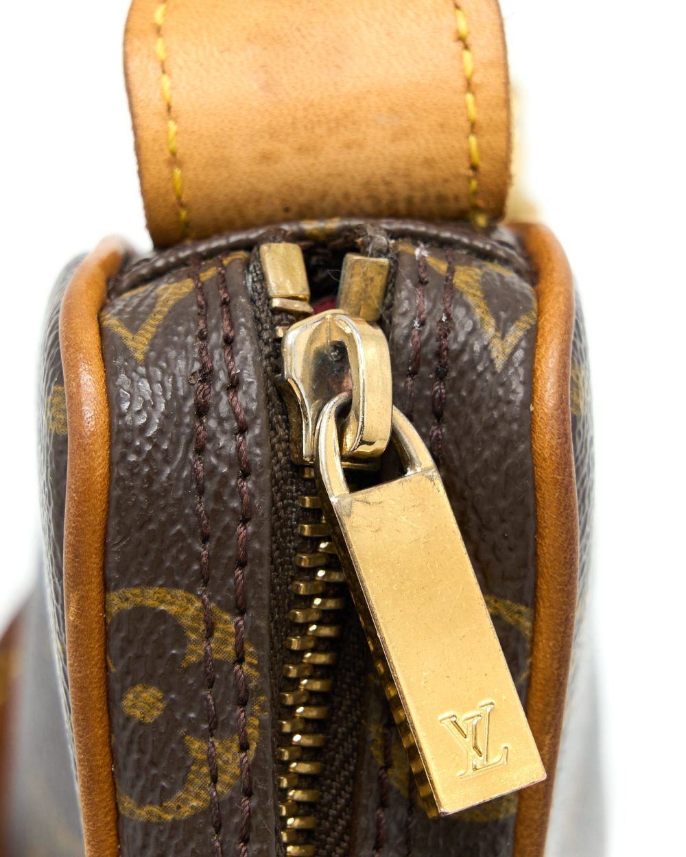 AAA Replica Louis Vuitton LV VINTAGE SHOULDER BAG MONOGRAM CANVAS GHW