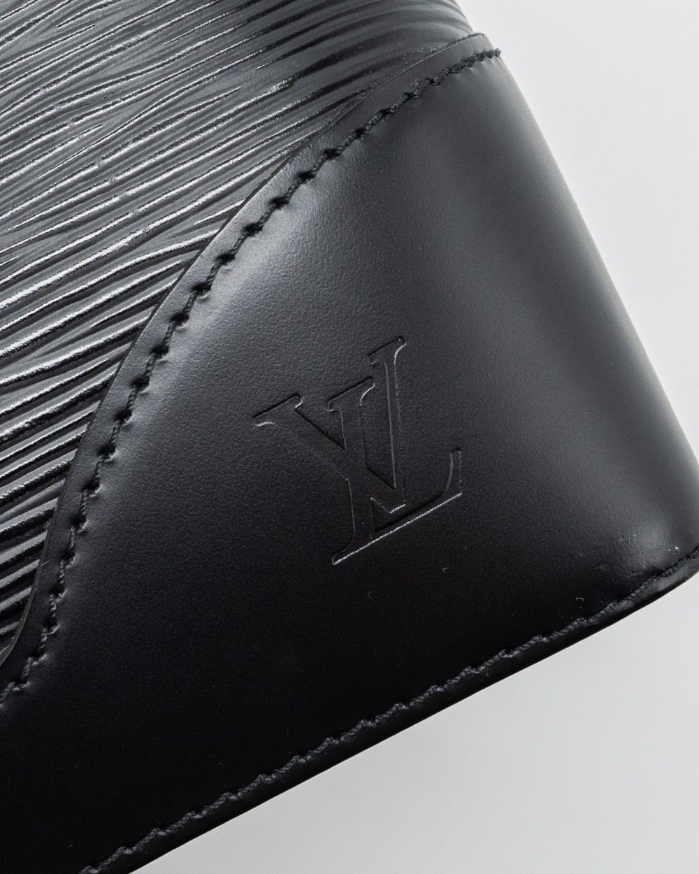 AAA Replica Louis Vuitton LV BAGATELLE PM EPI BLACK SHW