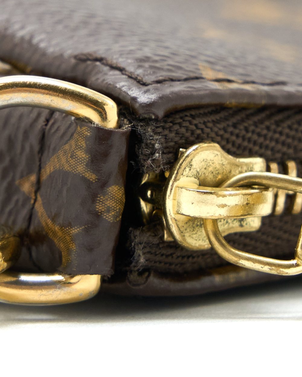 AAA Replica Louis Vuitton LV MINI POCHETTE ACCESSORIES MONOGRAM CANVAS GHW