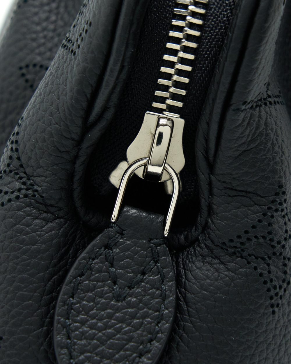 AAA Replica Louis Vuitton LV SCALA MINI POUCH CALFSKIN BLACK SHW