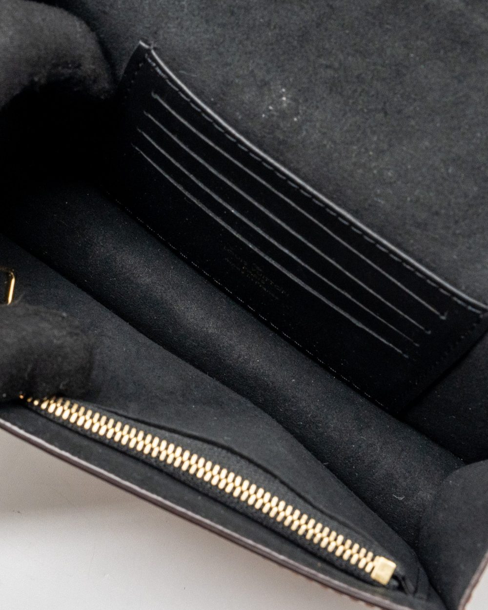 AAA Replica Louis Vuitton LV DAUPHINE CHAIN WALLET MONOGRAM REVERSE CANVAS GHW