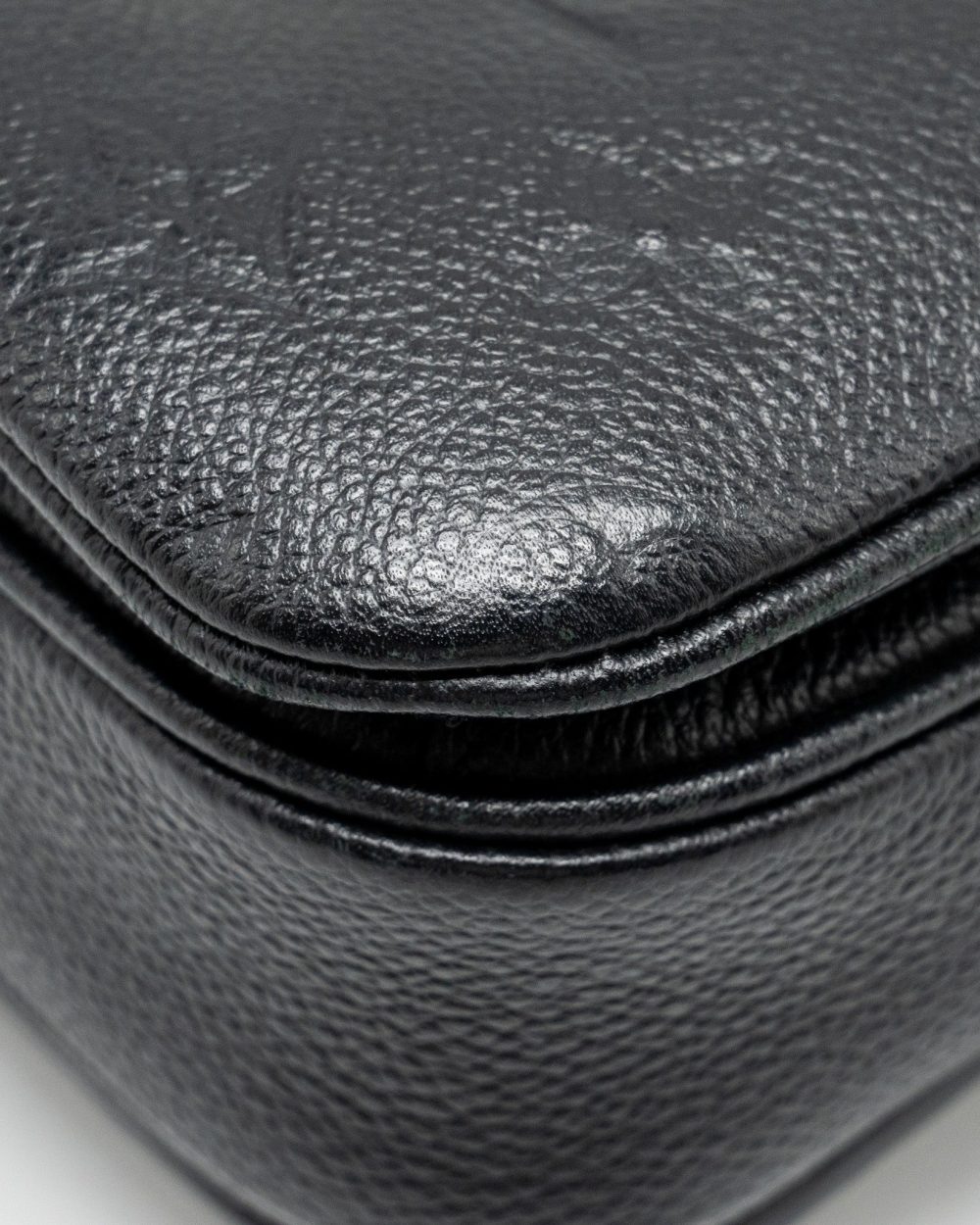 AAA Replica Louis Vuitton LV POCHETTE METIS MONOGRAM EMPREINTE BLACK GHW