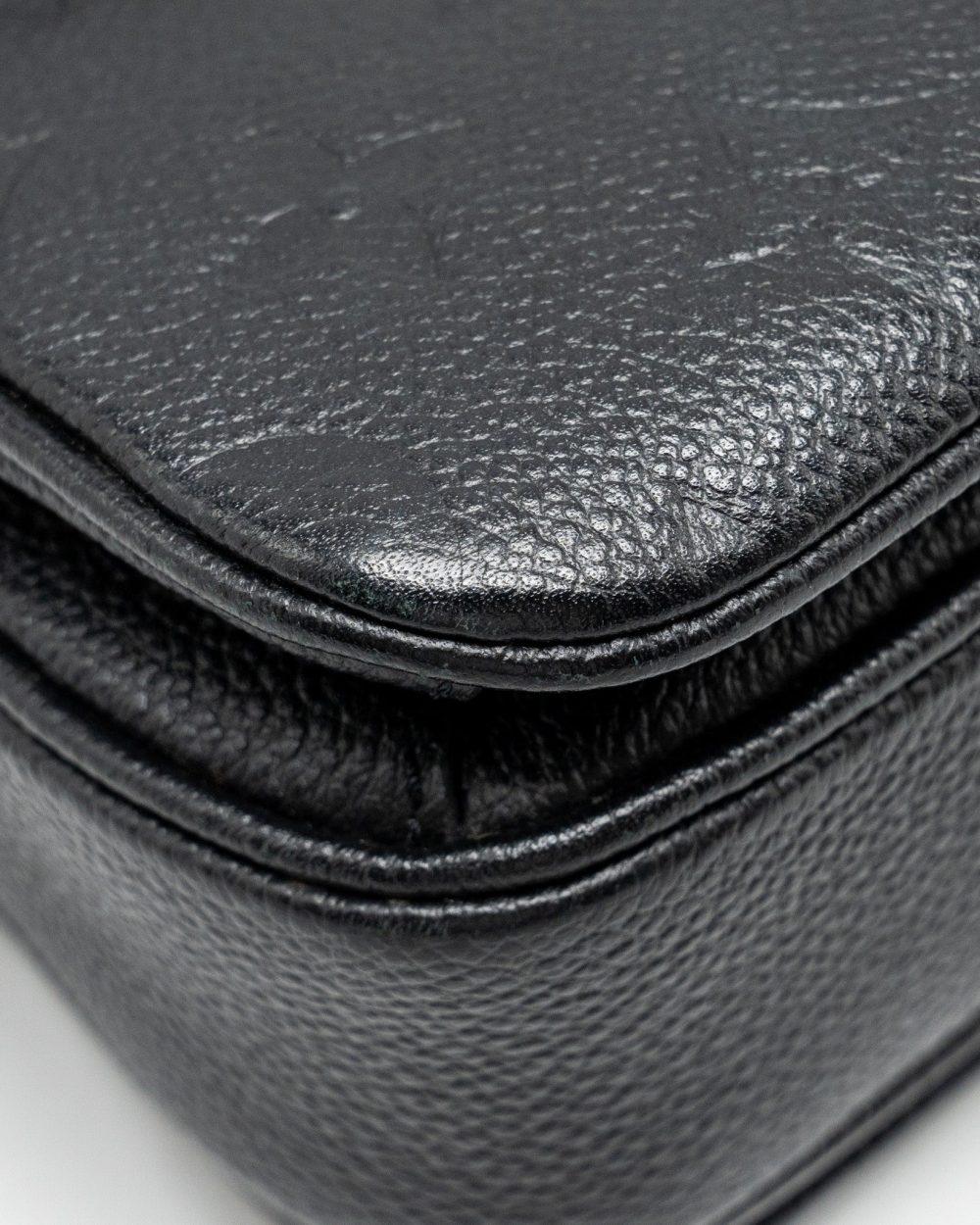 AAA Replica Louis Vuitton LV POCHETTE METIS MONOGRAM EMPREINTE BLACK GHW