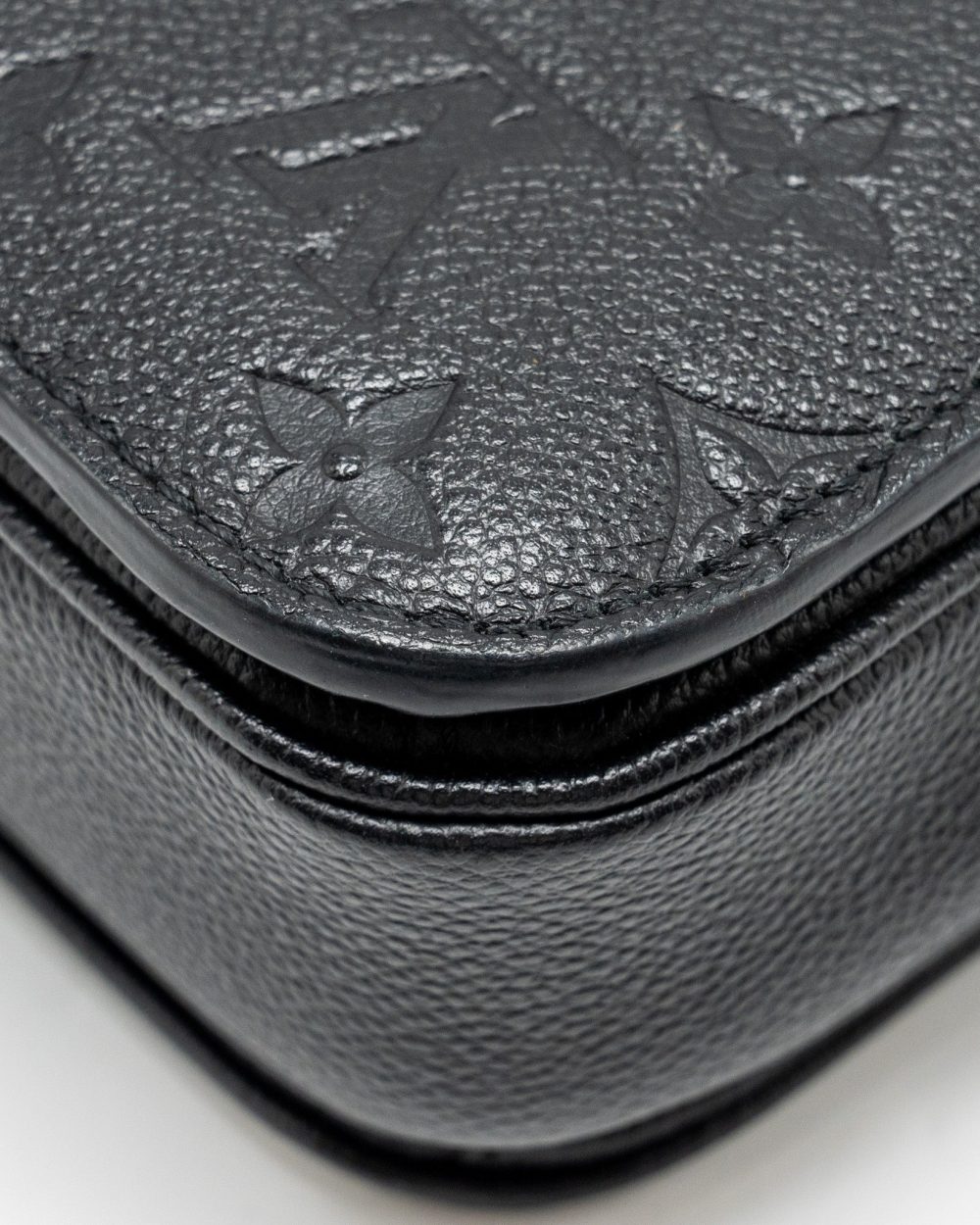 AAA Replica Louis Vuitton LV POCHETTE METIS MONOGRAM EMPREINTE BLACK GHW