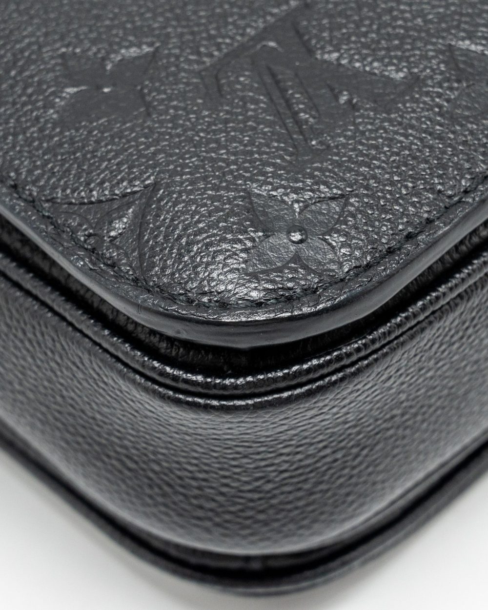 AAA Replica Louis Vuitton LV POCHETTE METIS MONOGRAM EMPREINTE BLACK GHW