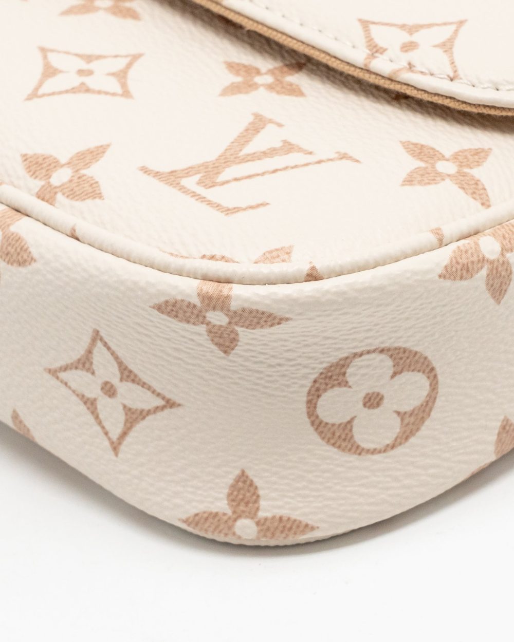 AAA Replica Louis Vuitton LV IVY WALLET ON CHAIN MONOGRAM DUNE CANVAS BEIGE/CREAM GHW