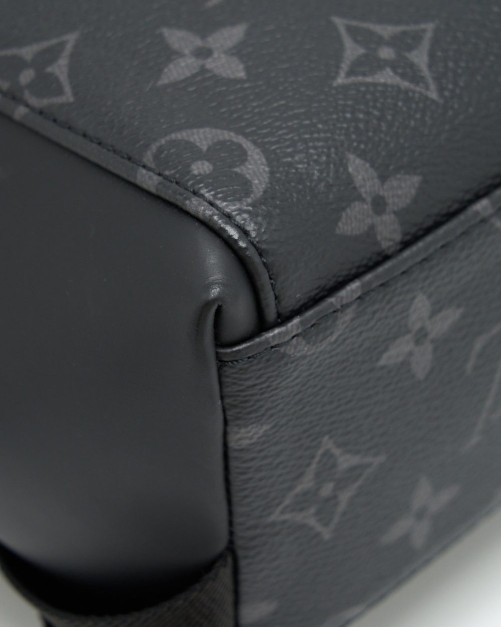 AAA Replica Louis Vuitton LV ECLIPSE VOYAGER MESSENGER BAG MONOGRAM CANVAS BLACK YEAR 2020