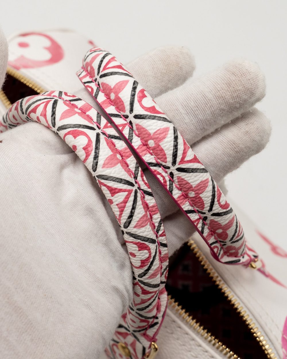 AAA Replica Louis Vuitton LV BY THE POOL SPEEDY BANDOULIERE 25 GIANT MONOGRAM CANVAS PINK/WHITE GHW