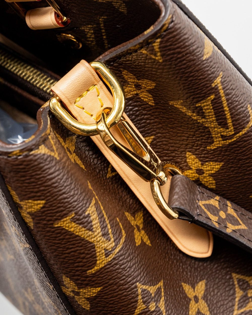 AAA Replica Louis Vuitton LV MONTAIGNE MM MONOGRAM CANVAS GHW