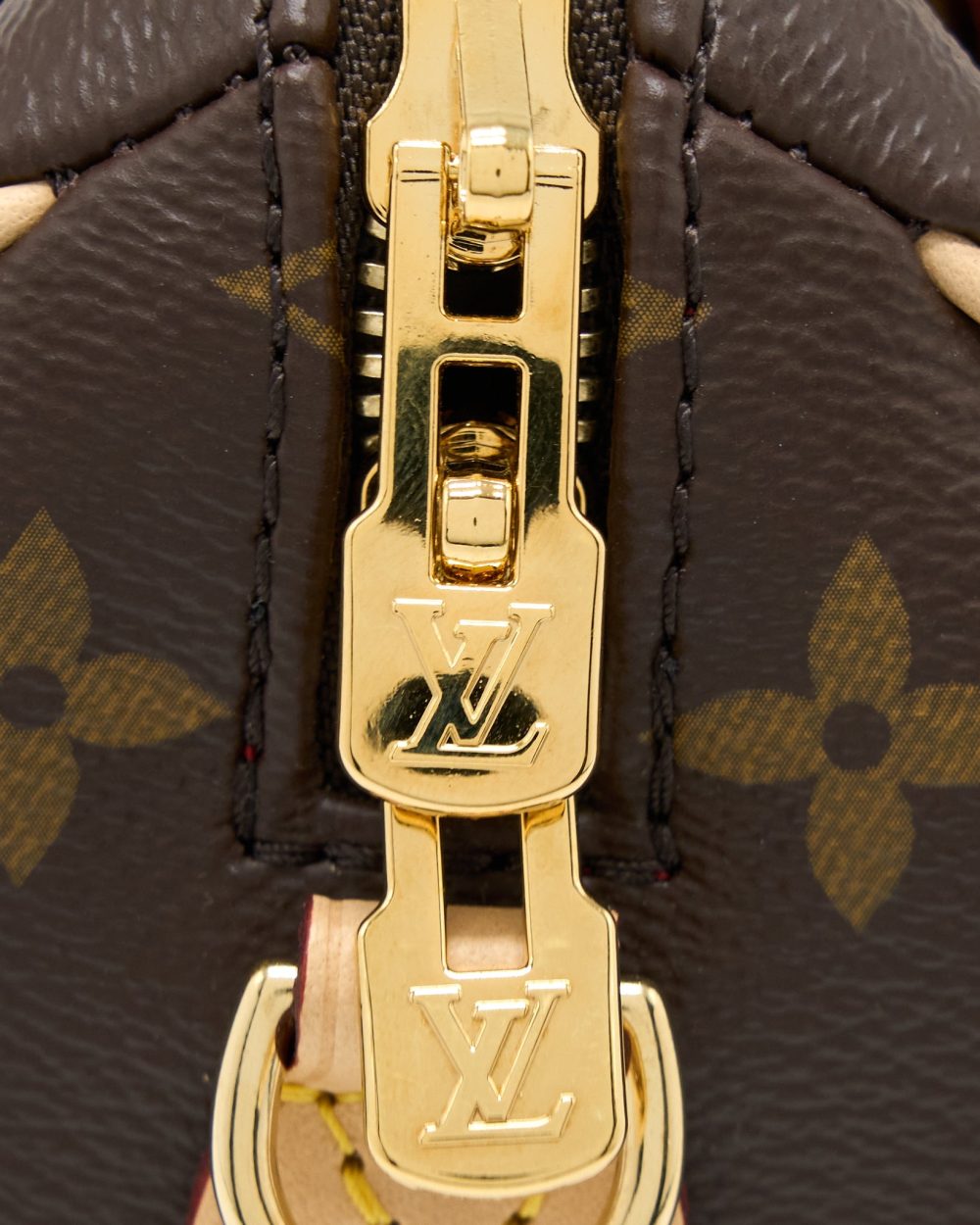 AAA Replica Louis Vuitton LV SPEEDY BANDOULIERE 20 MONOGRAM CANVAS FUCHSIA STRAP GHW