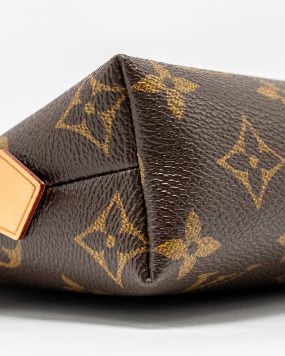 AAA Replica Louis Vuitton LV COSMETIC POUCH MONOGRAM CANVAS GHW