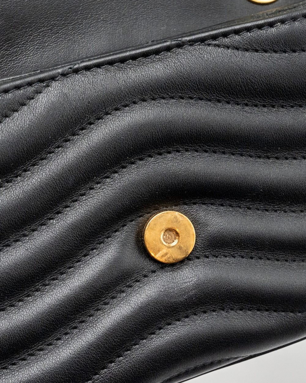 AAA Replica Louis Vuitton LV NEW WAVE PM CHAIN BAG CALFSKIN BLACK GHW (NEW VERSION)