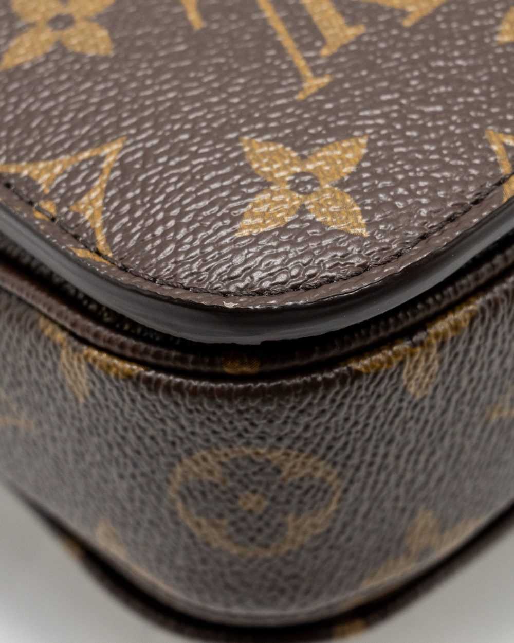 AAA Replica Louis Vuitton LV POCHETTE METIS MONOGRAM CANVAS GHW