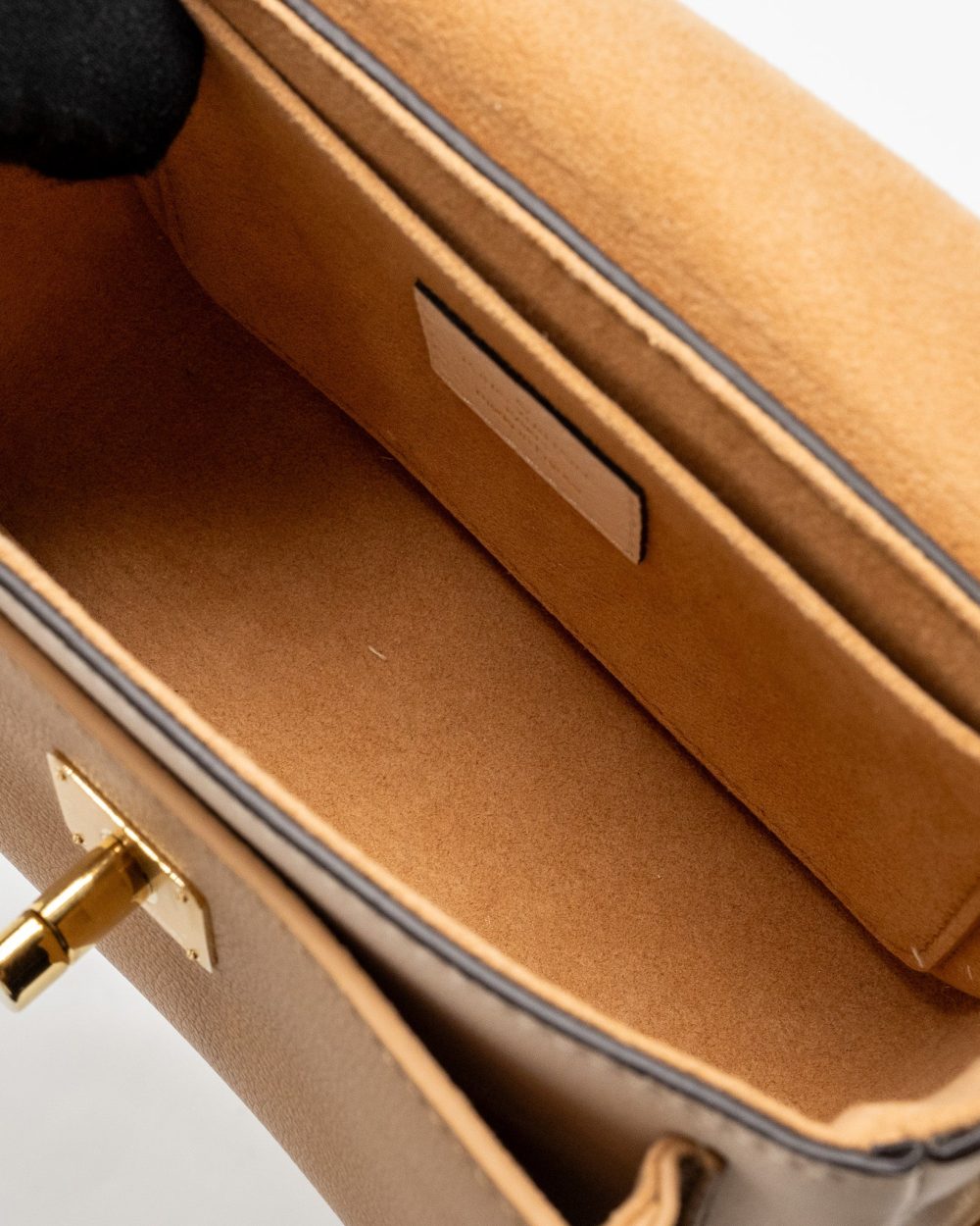AAA Replica Louis Vuitton LV LOCKME TENDER GRAINED CALFSKIN BEIGE MULTICOLOUR GHW