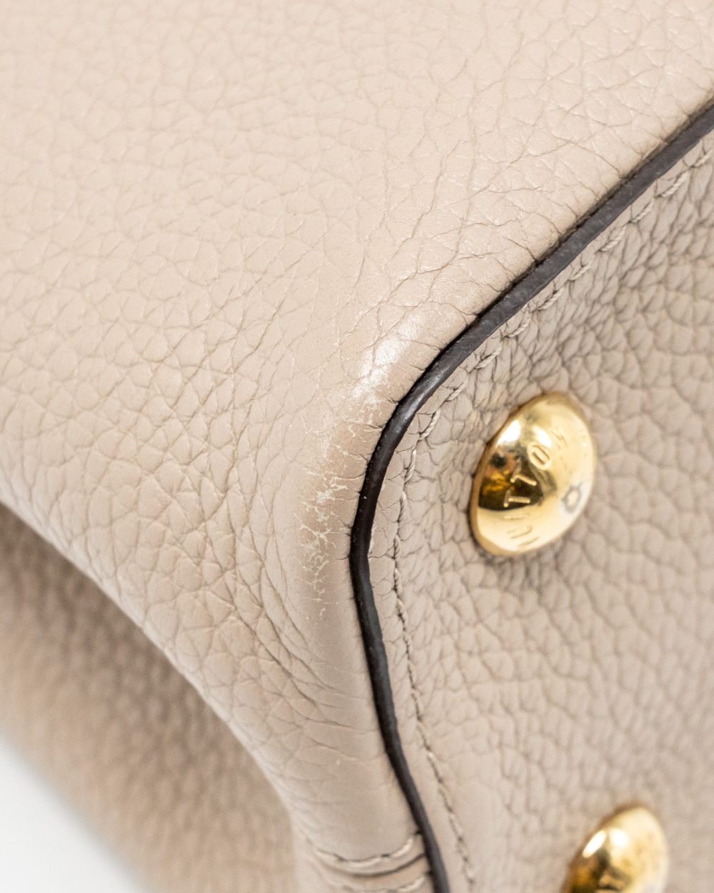 AAA Replica Louis Vuitton LV CAPUCINES MM TAURILLON LEATHER LIGHT GREY GHW