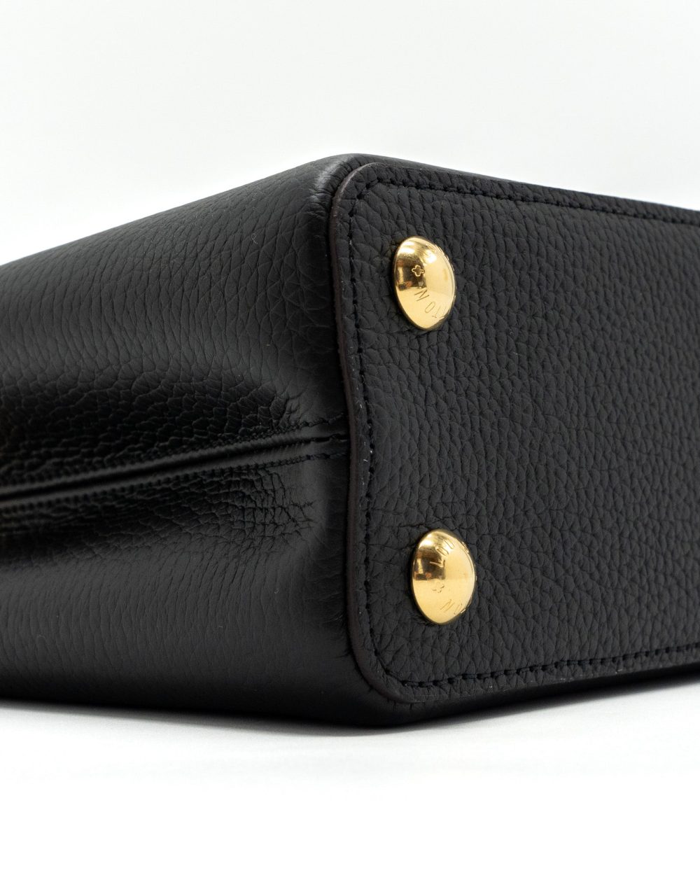 AAA Replica Louis Vuitton LV CAPUCINES BB TAURILLON BLACK GHW(NEW VERSION)
