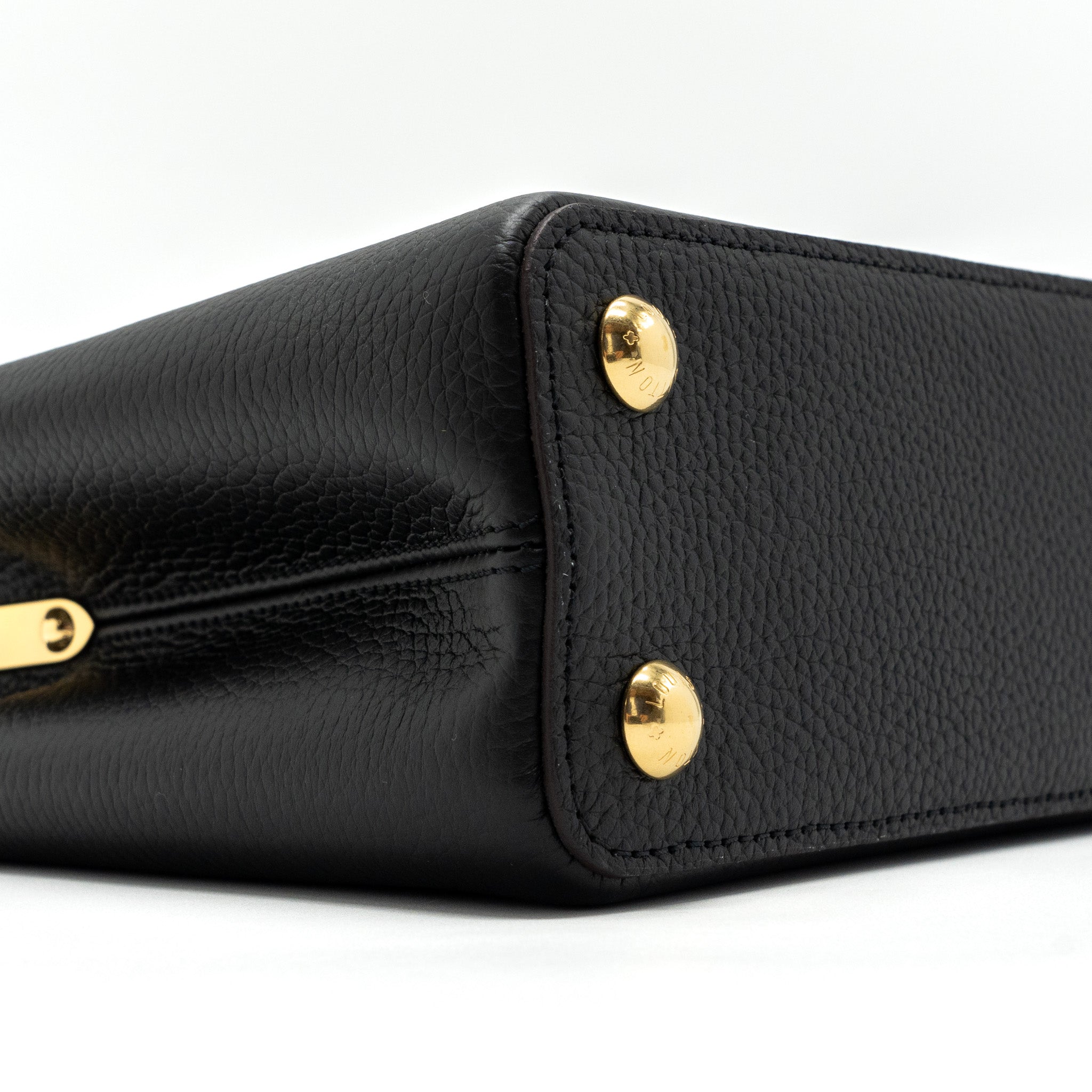 AAA Replica Louis Vuitton LV CAPUCINES BB TAURILLON BLACK GHW(NEW VERSION)