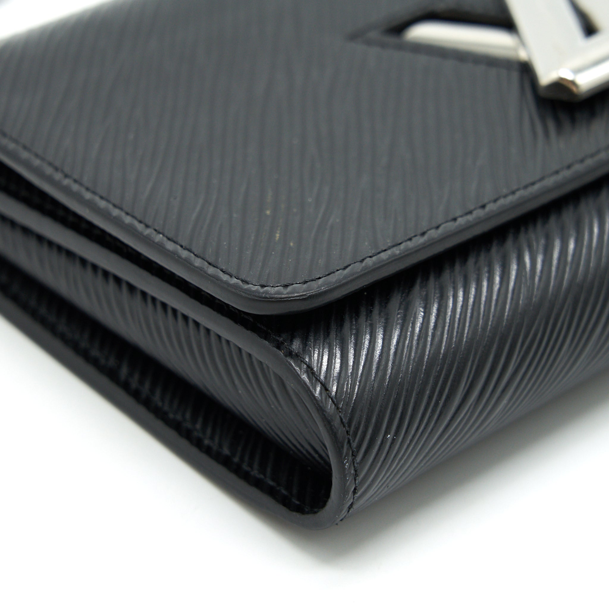 AAA Replica Louis Vuitton LV TWIST WALLET ON CHAIN BLACK SHW EPI LEATHER