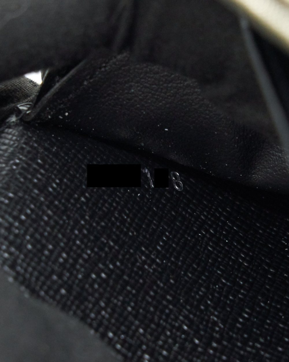 AAA Replica Louis Vuitton LV TWIST WALLET ON CHAIN BLACK SHW EPI LEATHER