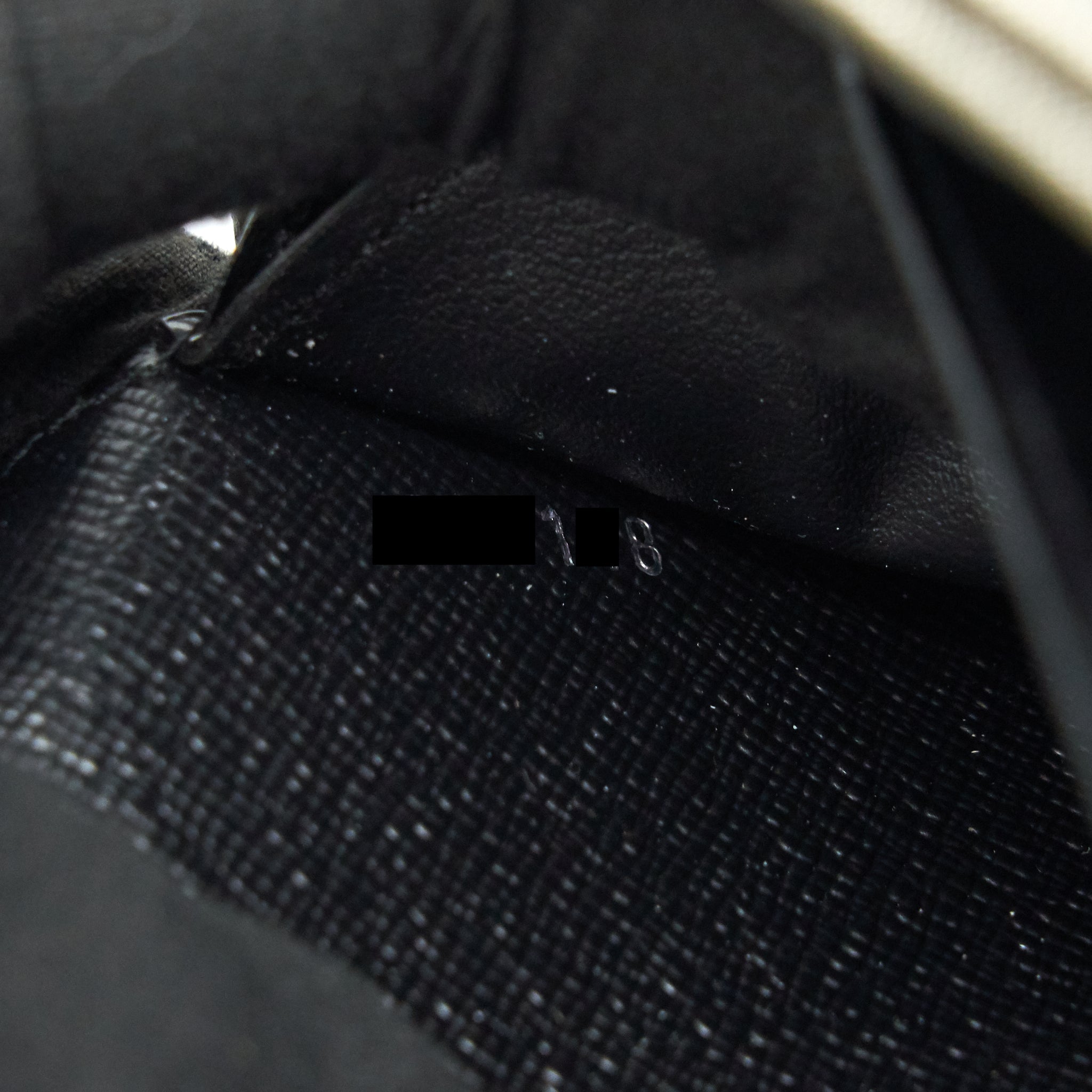 AAA Replica Louis Vuitton LV TWIST WALLET ON CHAIN BLACK SHW EPI LEATHER