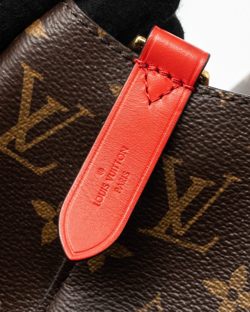AAA Replica Louis Vuitton LV NEONOE MONOGRAM CANVAS / RED GHW