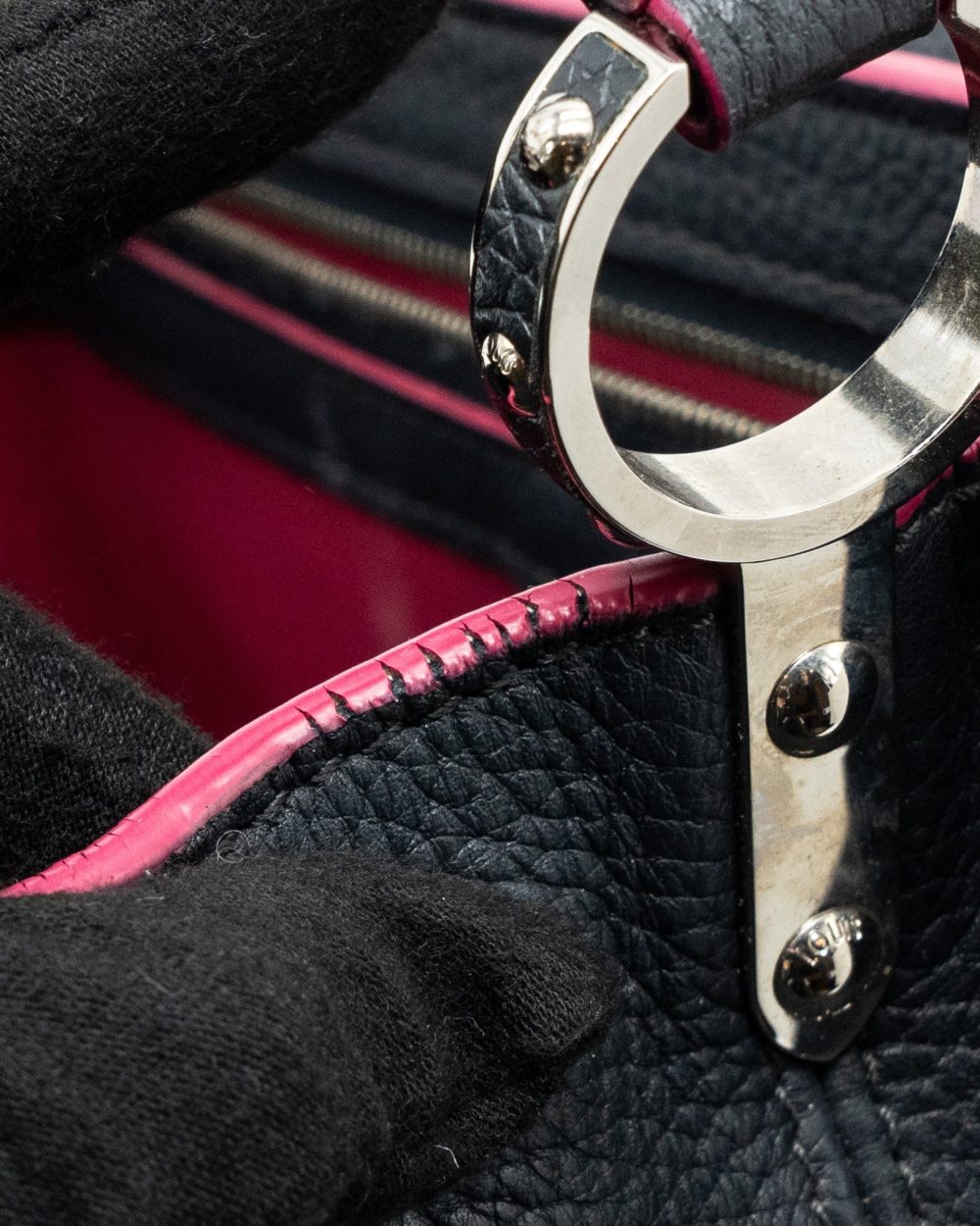 AAA Replica Louis Vuitton LV CAPUCINES BB TAURILLON NAVY SHW