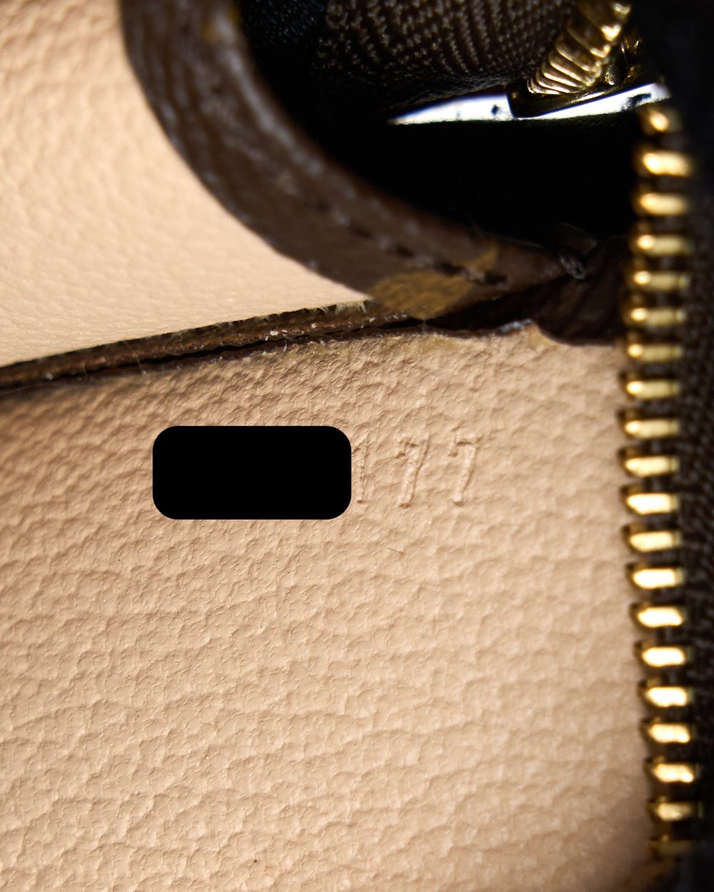 AAA Replica Louis Vuitton LV TOILETRY POCHETTE 26 MONOGRAM CANVAS GHW